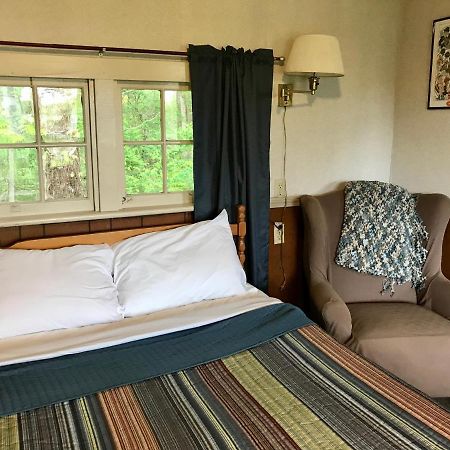 Chamber Lane Motel Round Lake Extérieur photo