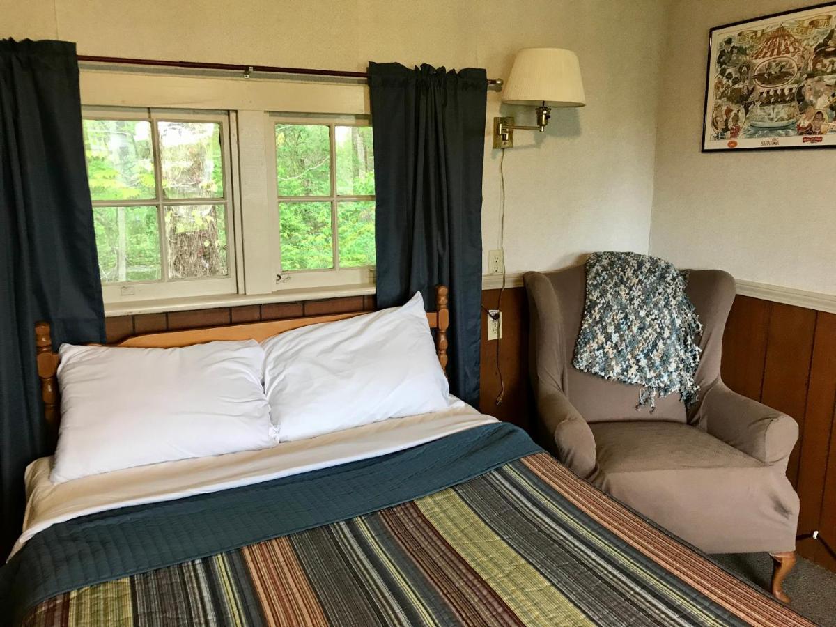 Chamber Lane Motel Round Lake Extérieur photo