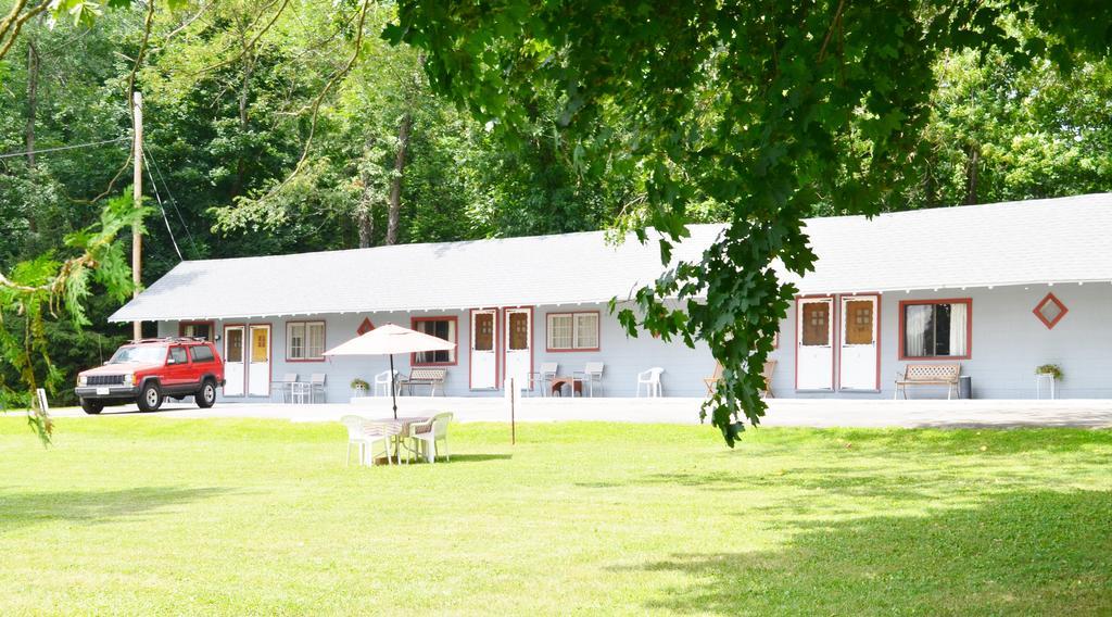 Chamber Lane Motel Round Lake Extérieur photo